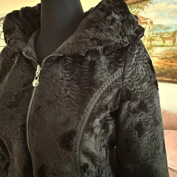 Black Reversible Fitted Lambs Wool/Quilted Coat - Picture 4 of 10